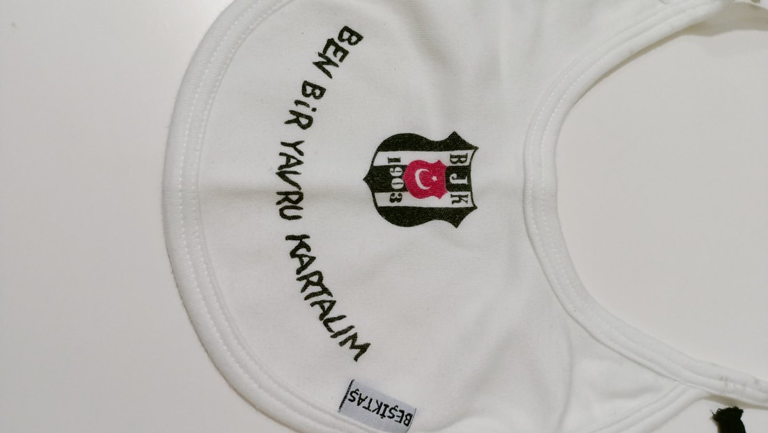 Beşiktaş Baskılı Beyaz Bebek Önlüğü - Görsel 4
