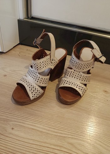 Diğer Bej Kadın Dolgu Topuklu Sandalet