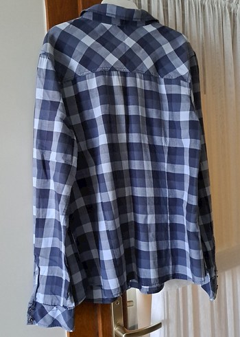 Düğmeli Uzun Kollu Mavi Gömlek - Görsel 4