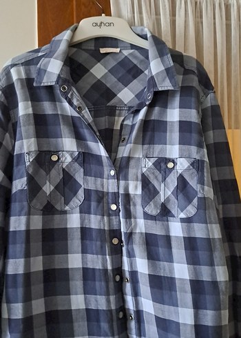 Düğmeli Uzun Kollu Mavi Gömlek - Görsel 2