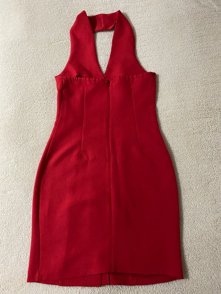 Kırmızı Elbise - Görsel 3