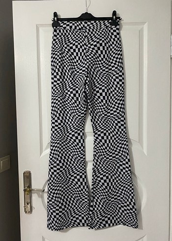 Kadın Siyah-Beyaz Kareli İspanyol Paça Pantolon - Görsel 2