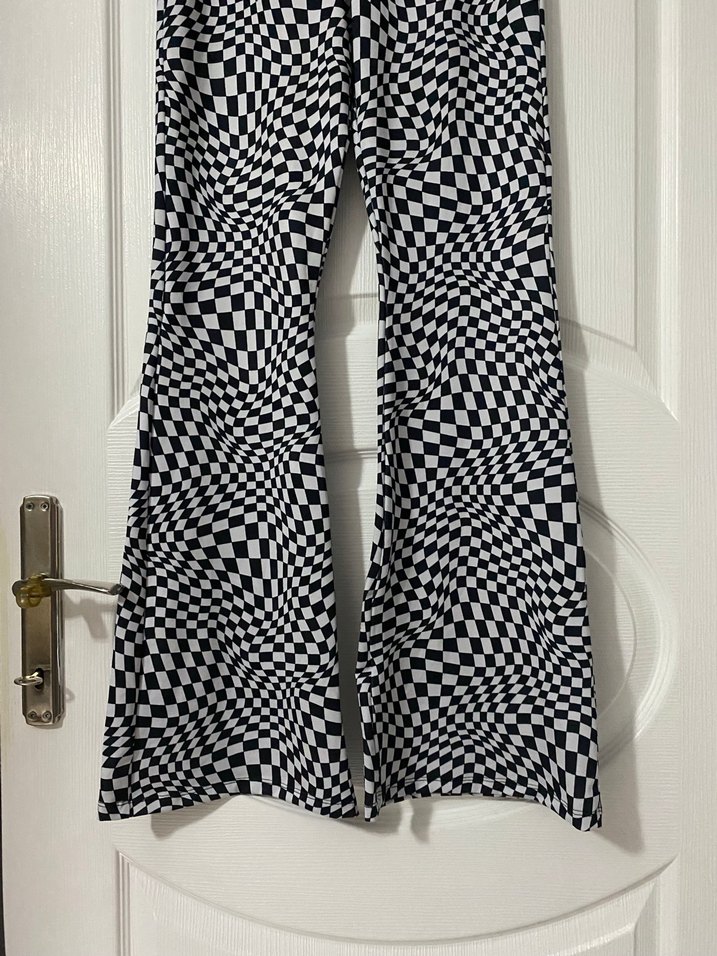 Kadın Siyah-Beyaz Kareli İspanyol Paça Pantolon - Görsel 3