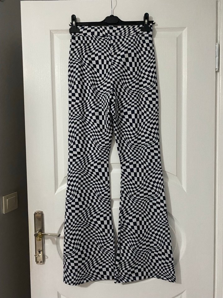 Kadın Siyah-Beyaz Kareli İspanyol Paça Pantolon - Görsel 2