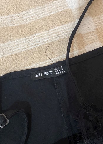 Dantel Detaylı Siyah V Yaka İnce Askılı Bluz - Görsel 2