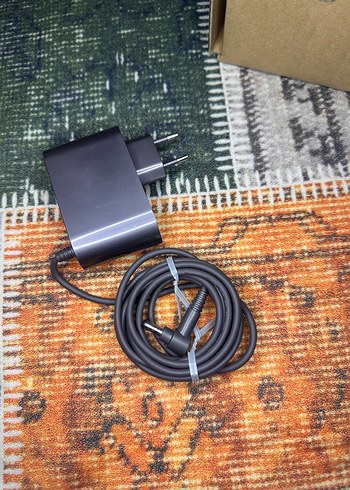Dyson v15 Şarj Adaptörü - Görsel 3