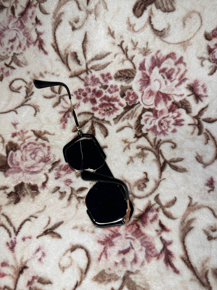 Parlak Siyah Tokalı Kadın Güneş Gözlüğü - Görsel 3