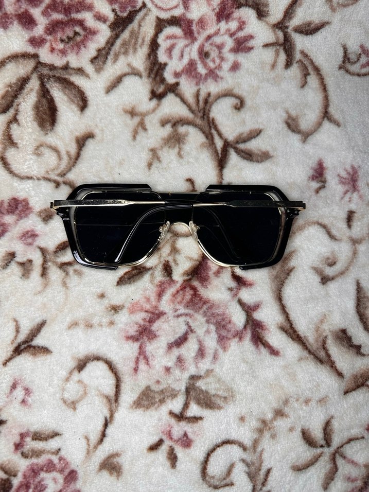 Parlak Siyah Tokalı Kadın Güneş Gözlüğü - Görsel 4