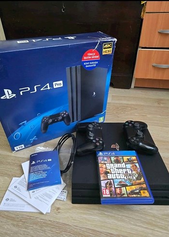 PlayStation 4 Pro 1TB Konsol ve GTA V