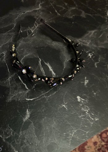 Siyah Kristal Taşlı Parlak Taç - Görsel 5