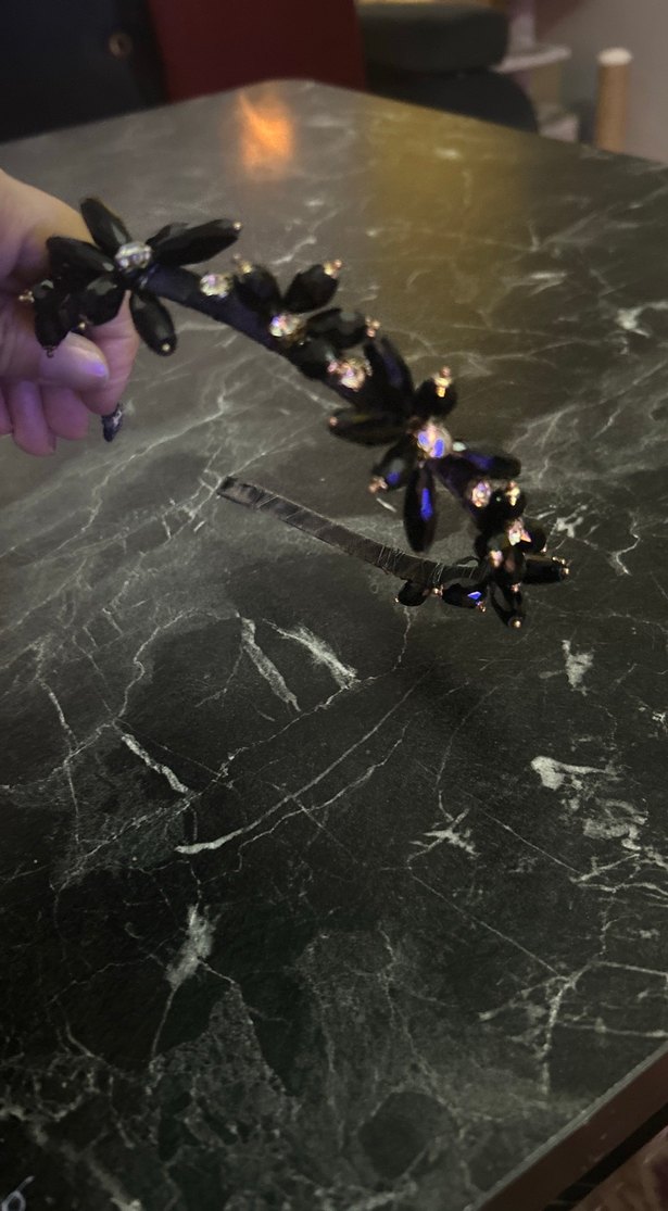 Siyah Kristal Taşlı Parlak Taç - Görsel 2