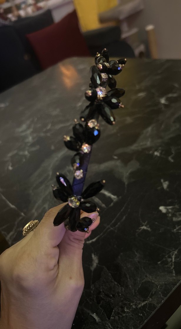 Siyah Kristal Taşlı Parlak Taç - Görsel 3