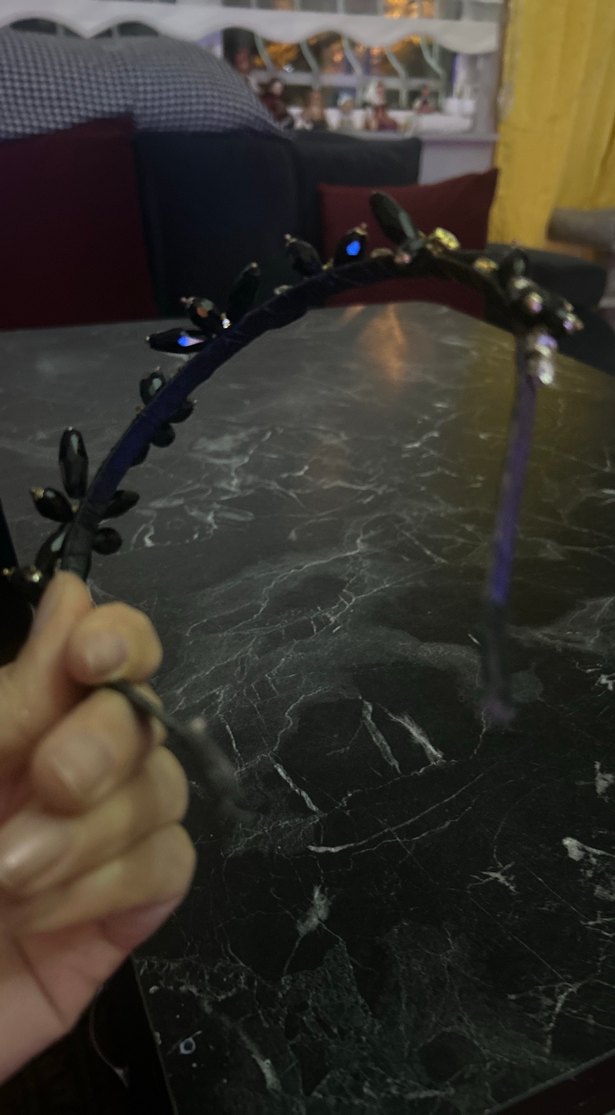 Siyah Kristal Taşlı Parlak Taç - Görsel 4