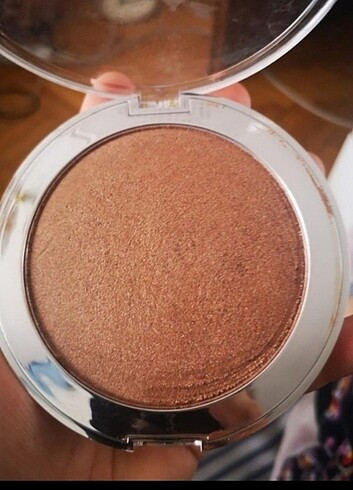 Bronzer + calvin klein beauty 