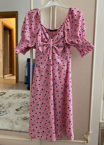 Pembe Çiçekli Midi Elbise, V Yaka, Salaş
