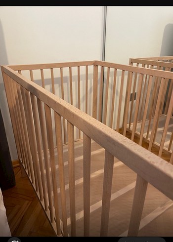 IKEA Bej Renkli Ahşap Bebek Beşiği