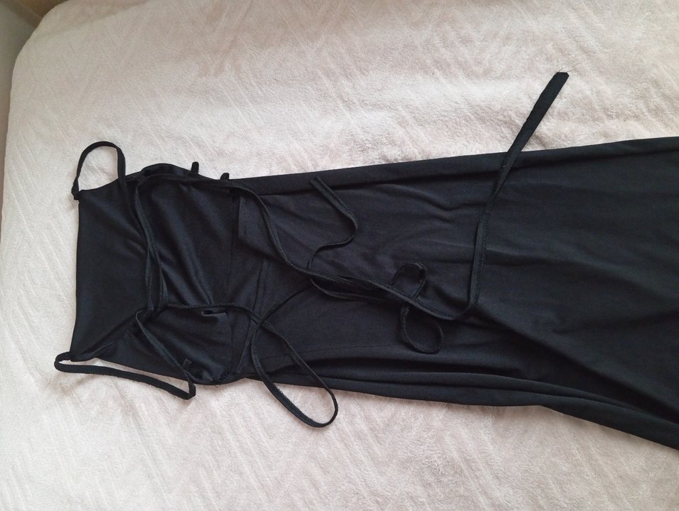 Siyah Sırt Dekolteli Yırtmaçlı Uzun Elbise - Görsel 3