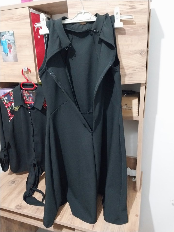 Yüksek Yakalı Siyah Salaş Midi Elbise - Görsel 3