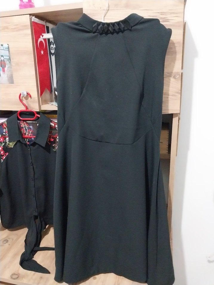 Yüksek Yakalı Siyah Salaş Midi Elbise - Görsel 4