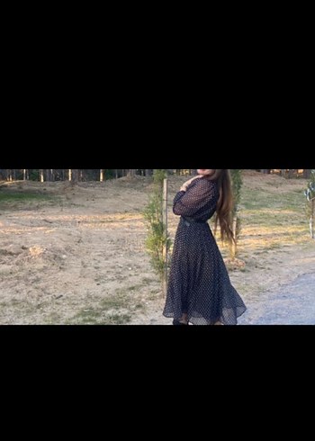 Puantiyeli Siyah V Yaka Uzun Elbise - Görsel 3