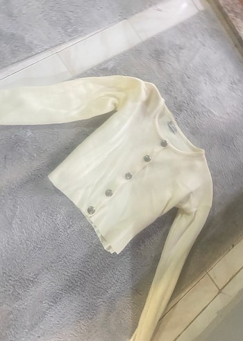 Bej Düğmeli Kısa Kadın Hırka - Görsel 2