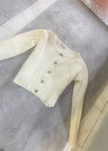 Bej Düğmeli Kısa Kadın Hırka - Görsel 3