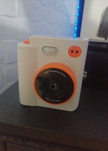Yazıcılı retro fotograf makinesi