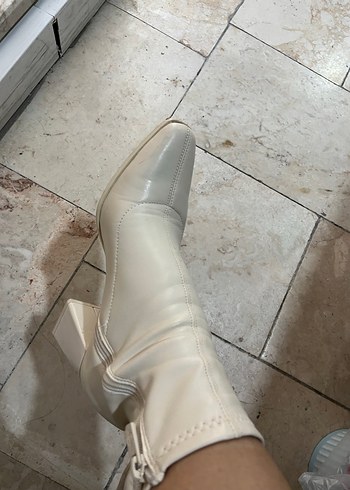 Stradivarius Beyaz Streç Topuklu Bot - Görsel 3