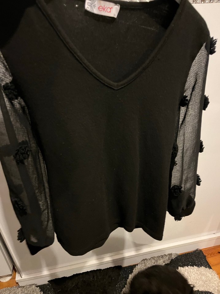 Siyah V Yaka Düğmeli Uzun Kollu Bluz - Görsel 2