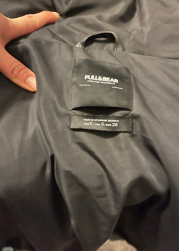 Siyah şişme mont - Görsel 4