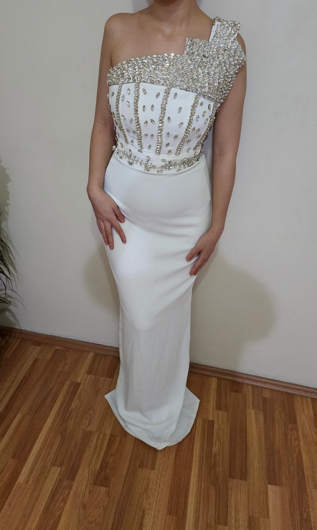 Boncuk Detaylı Beyaz Uzun Abiye Elbise - Görsel 2