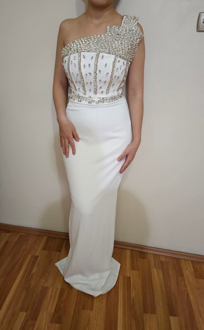 Boncuk Detaylı Beyaz Uzun Abiye Elbise - Görsel 5