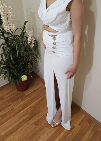 Beyaz V Yaka Uzun Elbise Yırtmaçlı - Görsel 4