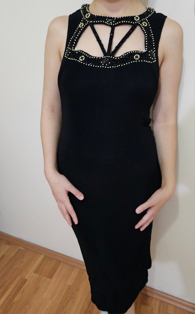 Siyah V Yakalı Gotik İşlemeli Midi Elbise - Görsel 5