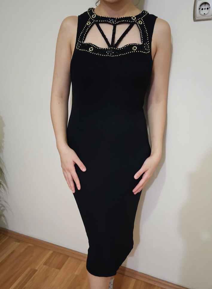 Siyah V Yakalı Gotik İşlemeli Midi Elbise - Görsel 3