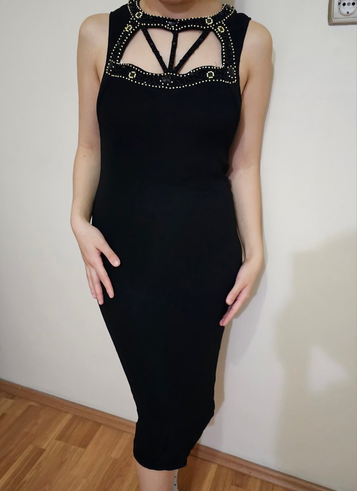 Siyah V Yakalı Gotik İşlemeli Midi Elbise - Görsel 2