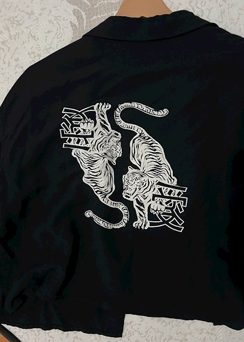 Bershka Kaplan figürlü gömlek