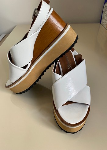 Beyaz Platform Sandalet  Kalın Tabanlı Cross Bantlı - Görsel 2