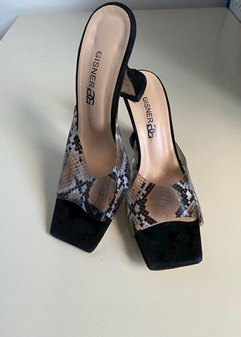 Pembe  ve Siyah Yılan Desenli  Topuklu Terlik - Görsel 3