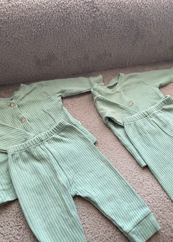 Düğmeli Yeşil Bebek Takımı - Görsel 2