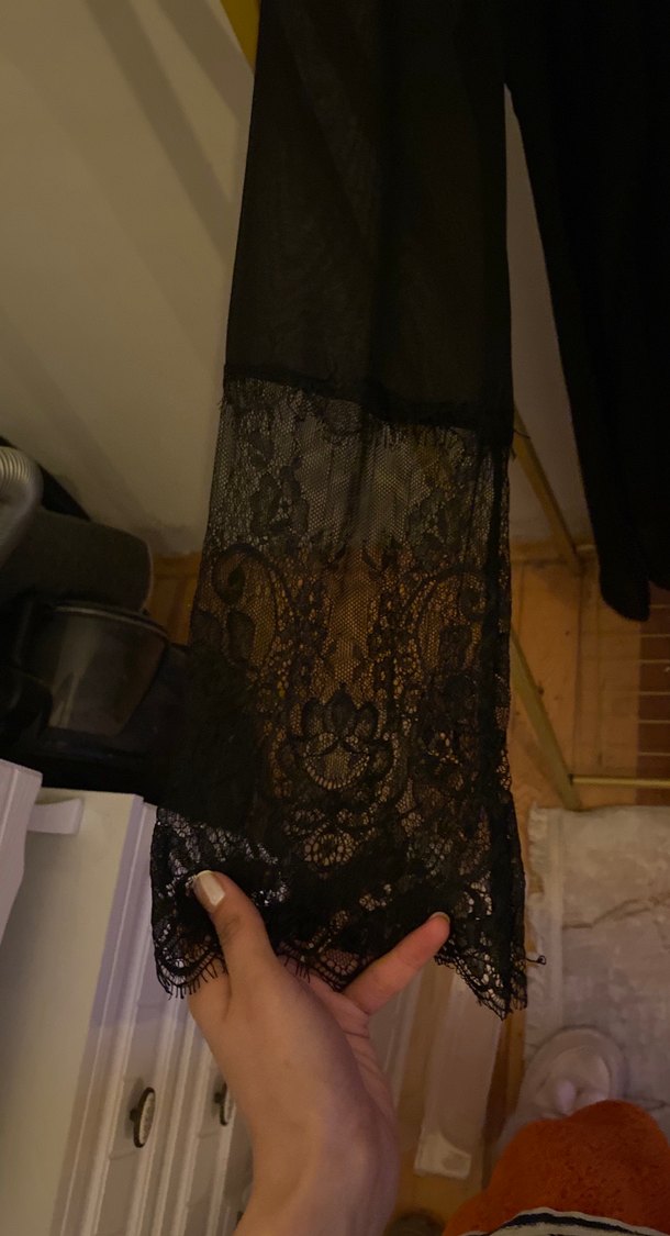 Uzun Siyah Nakışlı Gotik Kadın Sabahlık - Görsel 4