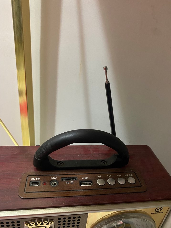 Altın Renkli Retro Müzik Sistemi - Görsel 3