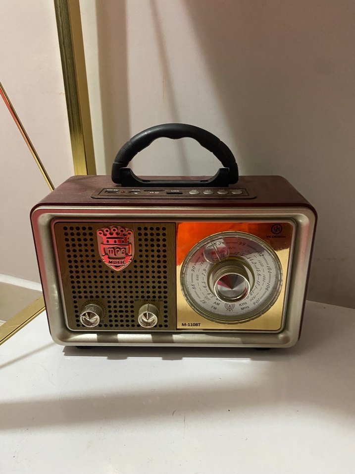 Altın Renkli Retro Müzik Sistemi - Görsel 2