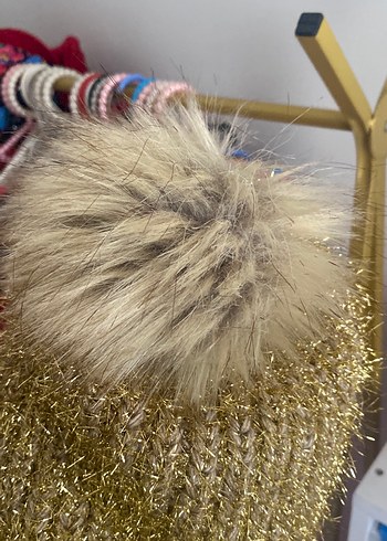 Kadın Altın Renk Tüylü Örgü Bere - Görsel 3