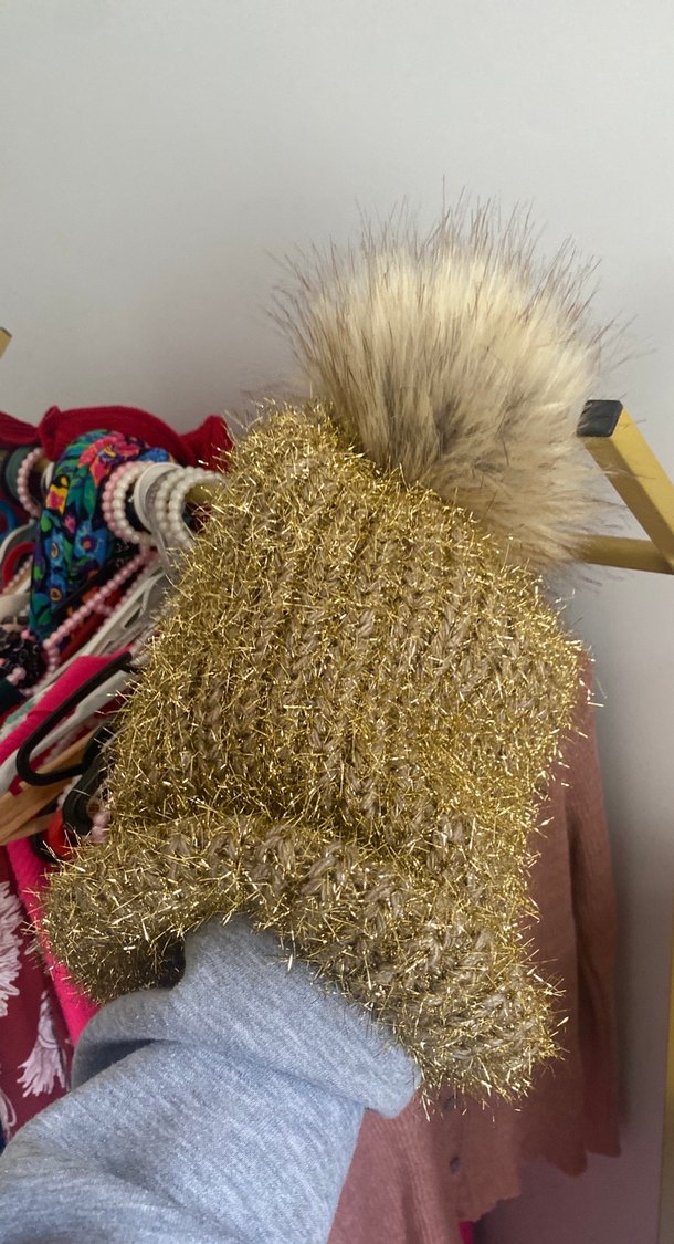 Kadın Altın Renk Tüylü Örgü Bere - Görsel 4