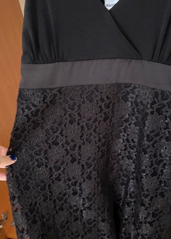 Abiye Zincir Detaylı Siyah Uzun V Yakalı Elbise