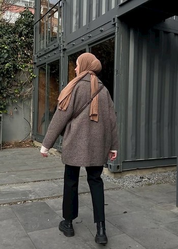 diğer Beden Kürk Detaylı Yılan Desenli Midi Kadın Kaban
