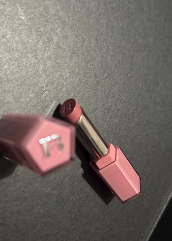Fenty Beauty Pastel Pembe Dudak Parlatıcısı  is it fu$$y - Görsel 2