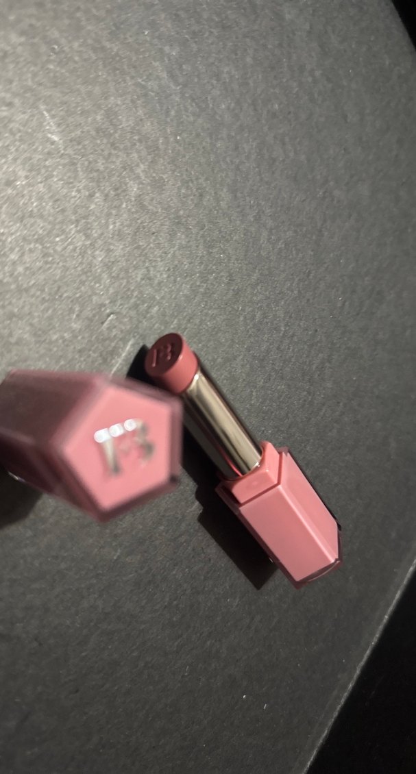 Fenty Beauty Pastel Pembe Dudak Parlatıcısı  is it fu$$y - Görsel 2