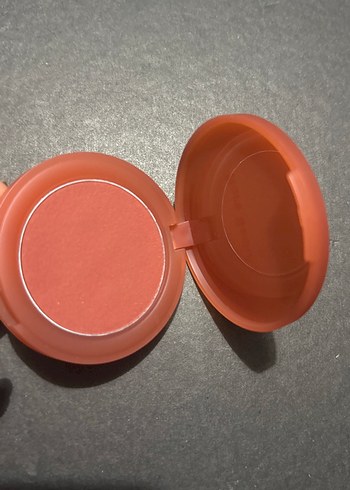 Rare Beauty Krem Allık Bej Tonlarında - Görsel 3